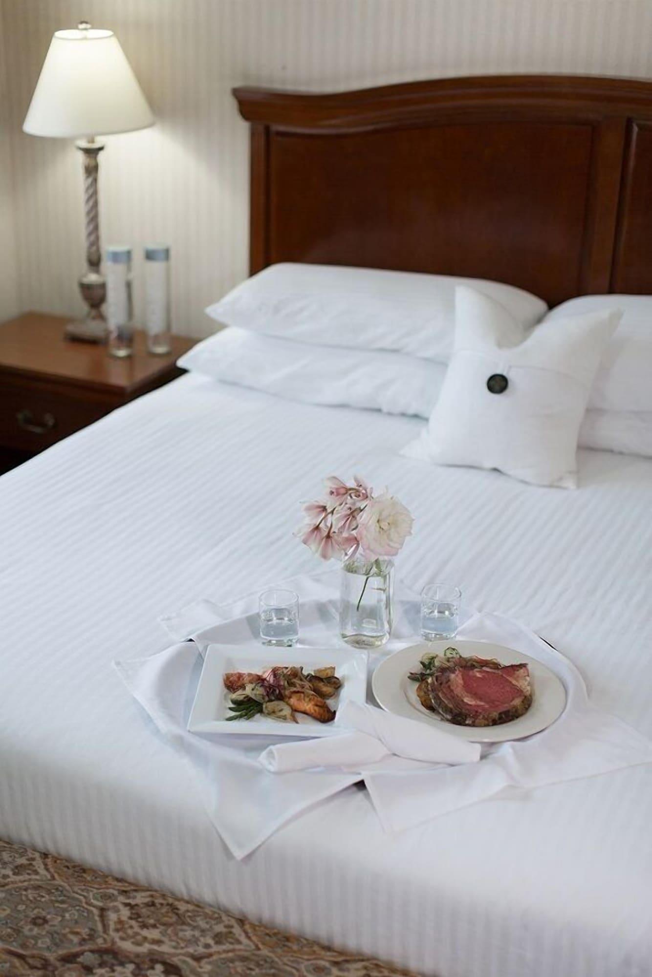 Rogue Regency Inn & Suites Medford Bagian luar foto