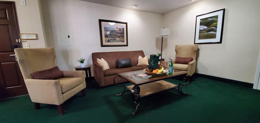 Rogue Regency Inn & Suites Medford Bagian luar foto