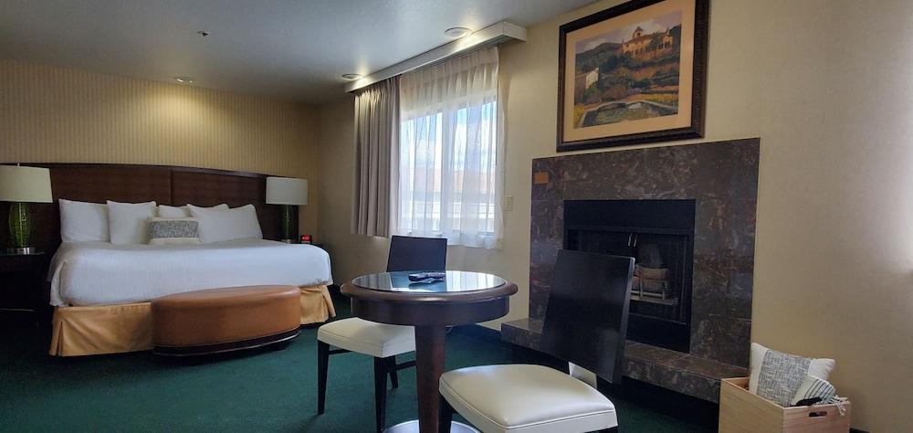 Rogue Regency Inn & Suites Medford Bagian luar foto