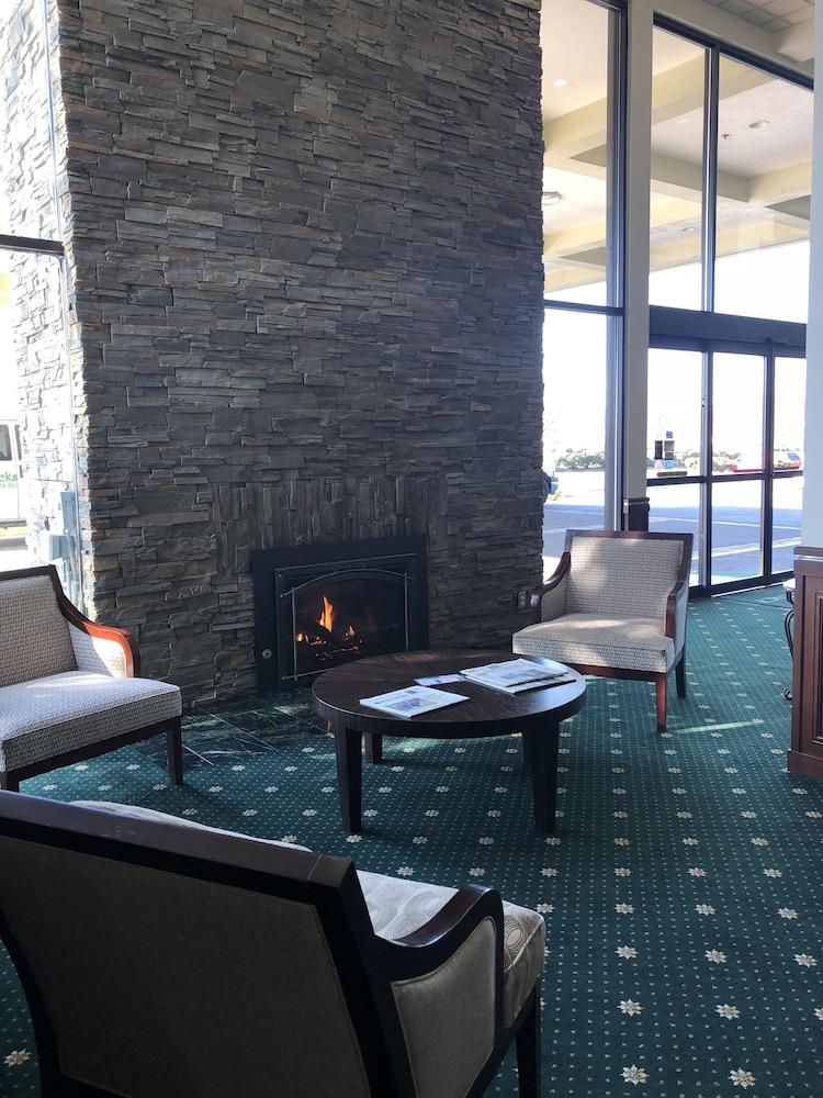 Rogue Regency Inn & Suites Medford Bagian luar foto