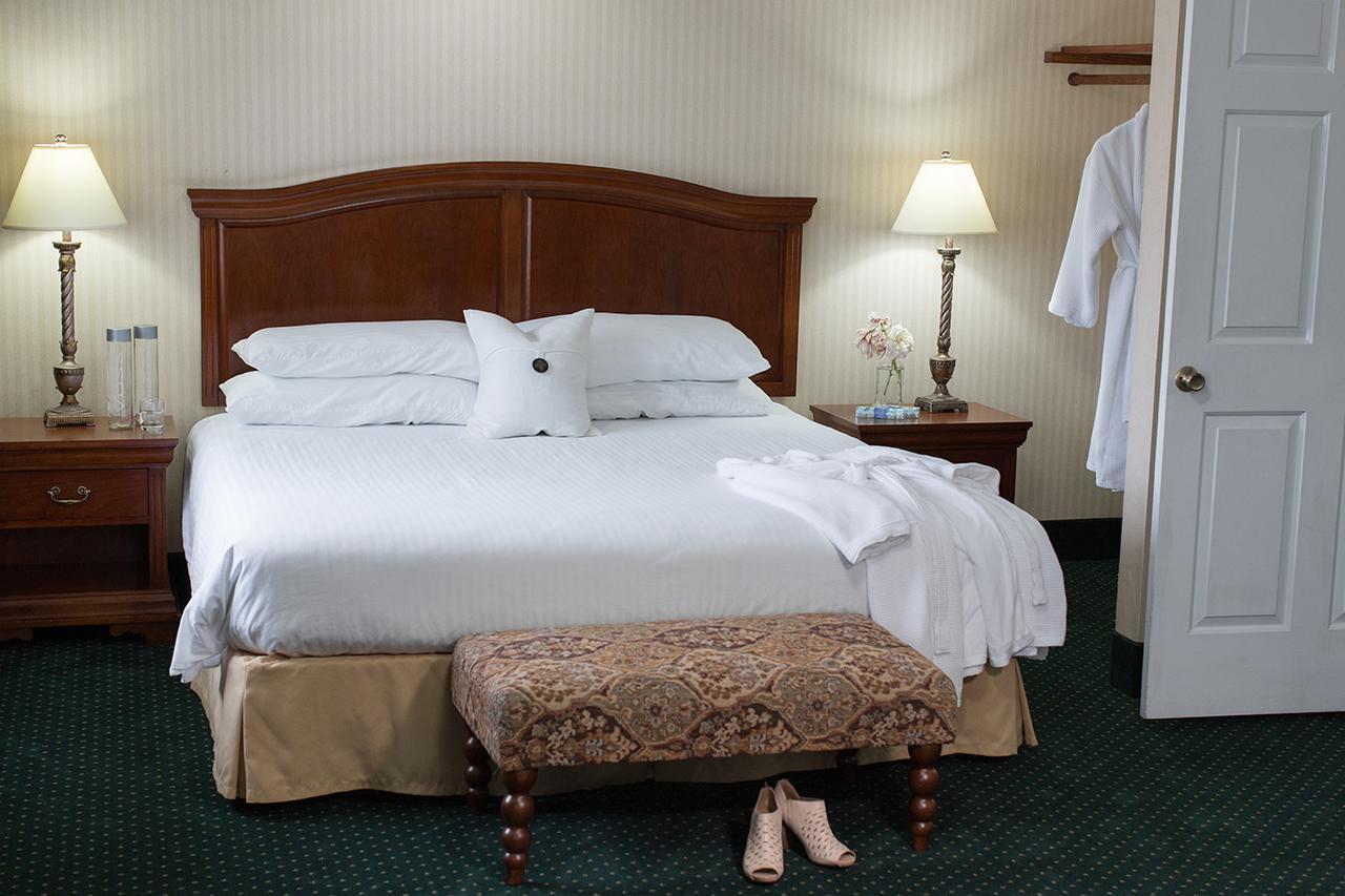 Rogue Regency Inn & Suites Medford Bagian luar foto