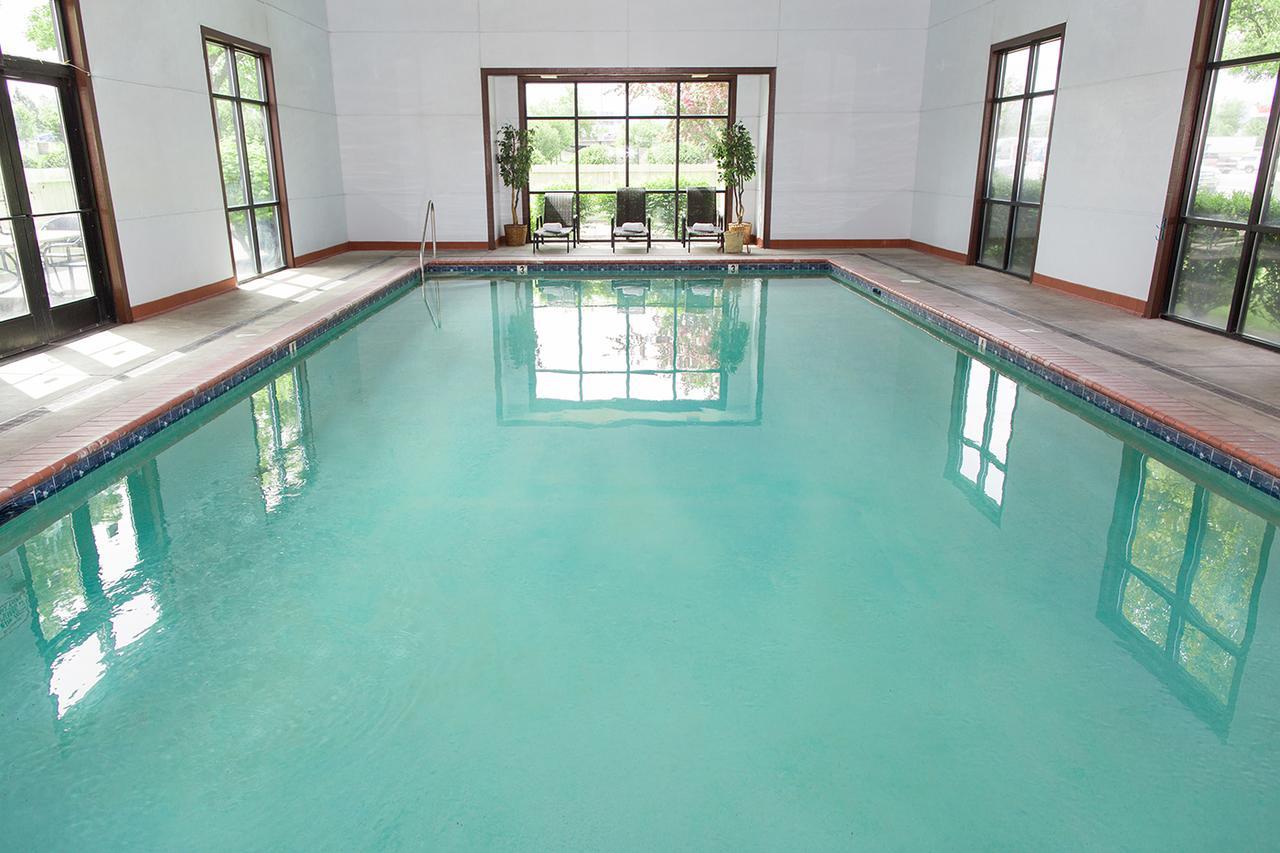 Rogue Regency Inn & Suites Medford Bagian luar foto