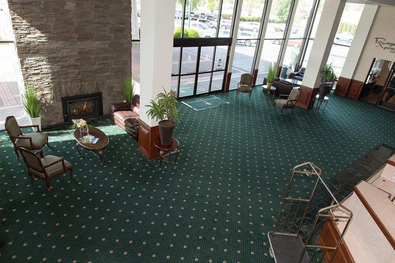 Rogue Regency Inn & Suites Medford Bagian luar foto