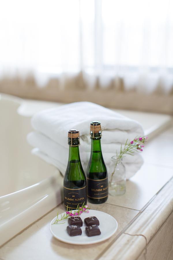 Rogue Regency Inn & Suites Medford Bagian luar foto