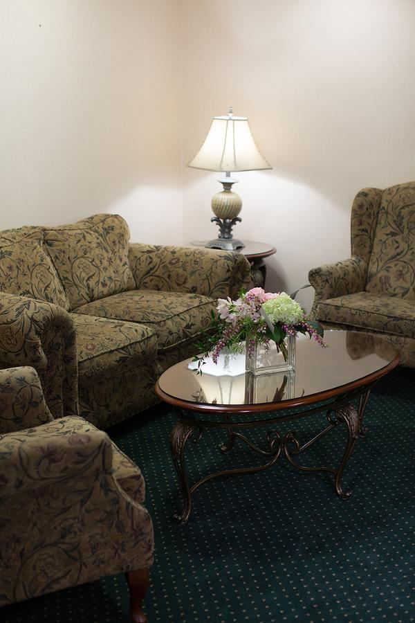 Rogue Regency Inn & Suites Medford Bagian luar foto