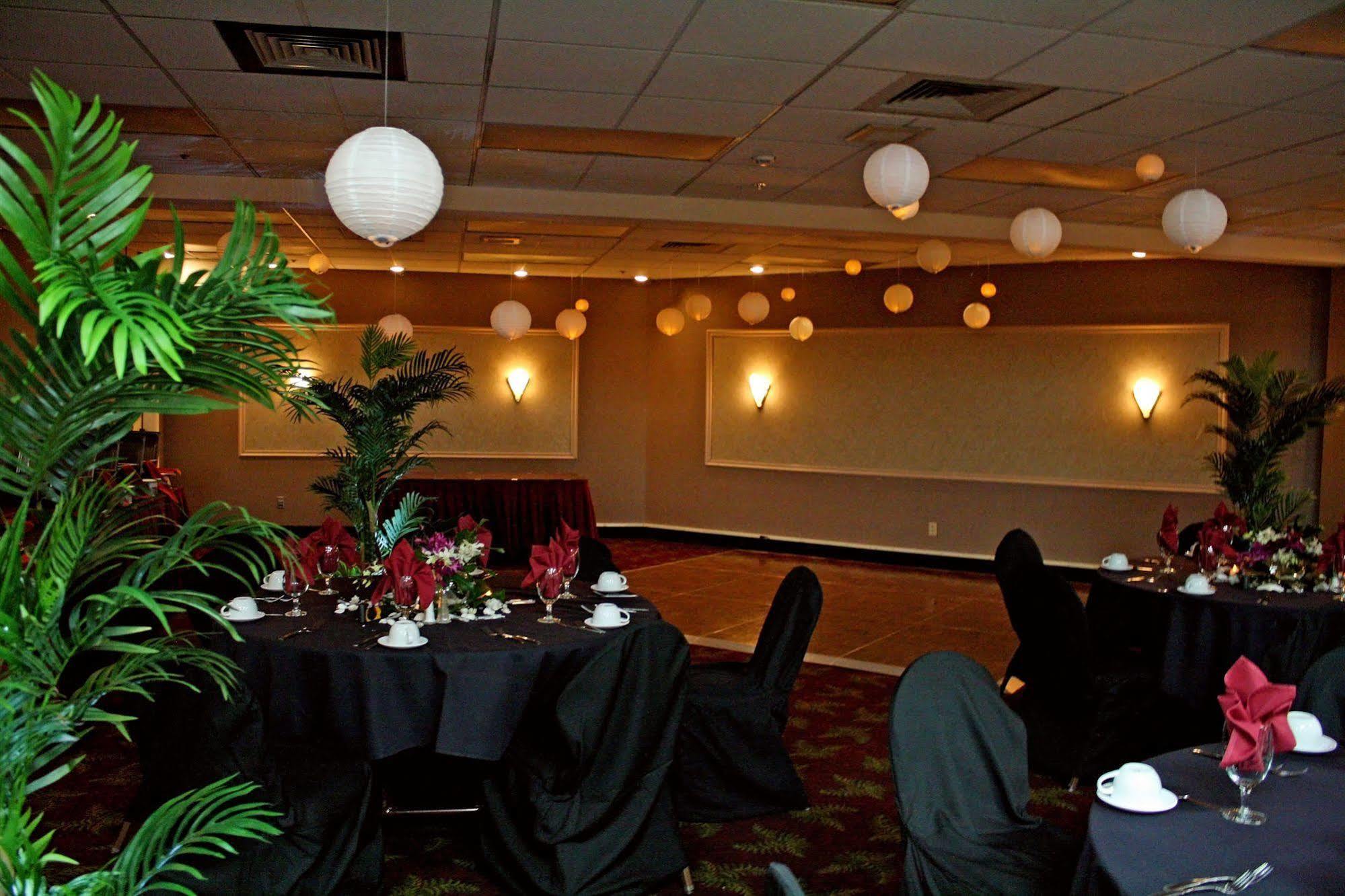 Rogue Regency Inn & Suites Medford Bagian luar foto
